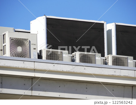 エアコンの室外機 122563242