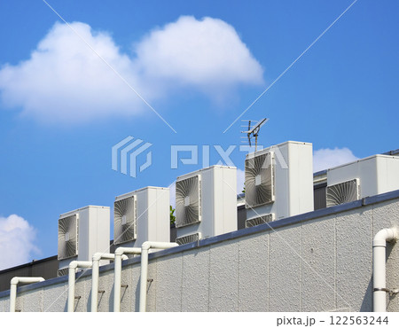 エアコンの室外機 122563244