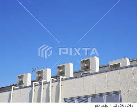 エアコンの室外機 122563245