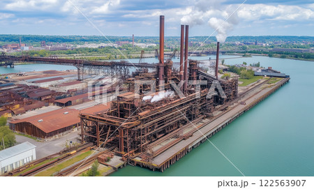 日本の河川沿いにある錆びた煙突が印象的な製鉄工場を上空からのアングルでリアルに描いたAI生成画像 日本の河川沿いにある錆びた煙突が印象的な製鉄工場を上空からのアングルでリアルに描いたAI生成画像 122563907