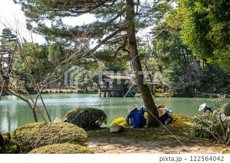 Japanese workers trimming the grass in Kanazawa park. Japan. Kenroku-en 122564042