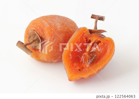 白背景の干し柿 白背景の干し柿 122564063