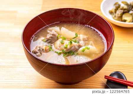 鶏肉と雑煮大根の味噌汁 鶏肉と雑煮大根の味噌汁 122564765