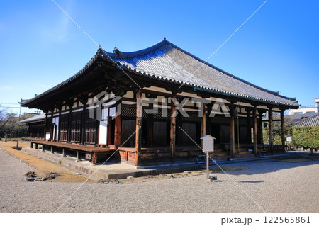 【奈良県】晴天の元興寺の極楽坊本堂 122565861