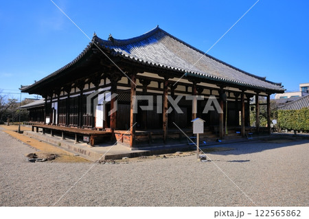 【奈良県】晴天の元興寺の極楽坊本堂 122565862