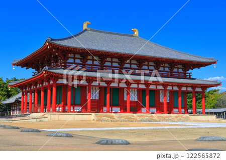 【奈良県】晴天の興福寺（中金堂） 122565872