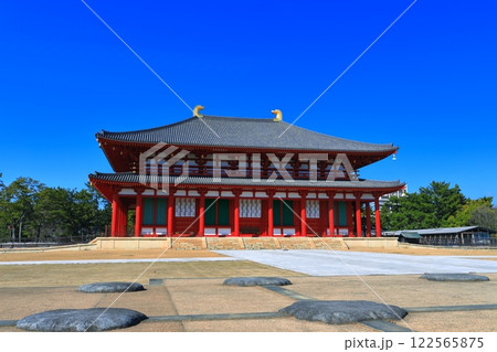 【奈良県】晴天の興福寺（中金堂） 122565875