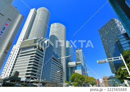 【愛知県】晴天のJR名古屋駅前風景 122565889