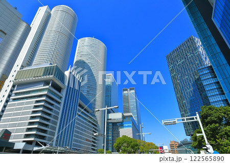 【愛知県】晴天のJR名古屋駅前風景 122565890