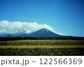 鳥取にある大山とひまわり畑 122566369
