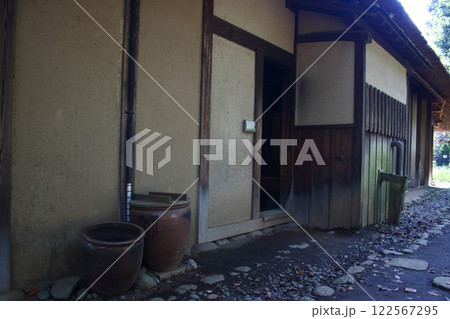 古民家の勝手口 122567295