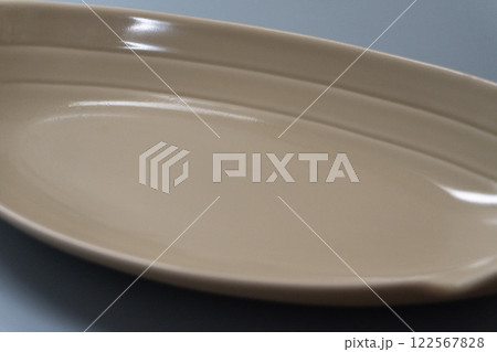 グレーの皿 122567828