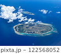 上空から眺める沖縄・多良間島と水納島　美しい海が広がる　2024年撮影 122568052