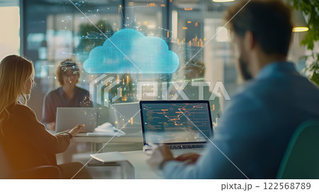 クラウドテクノロジーを使うビジネスパーソン 122568789