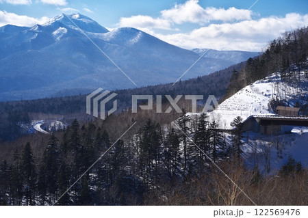 厳冬の北海道国道273号線　三国峠からの展望 122569476