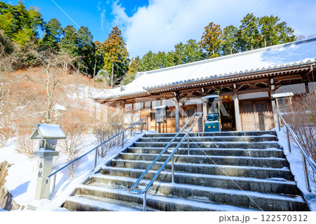 冬の呑山観音寺　福岡県篠栗町 122570312
