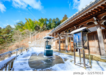 冬の呑山観音寺　福岡県篠栗町 122570313