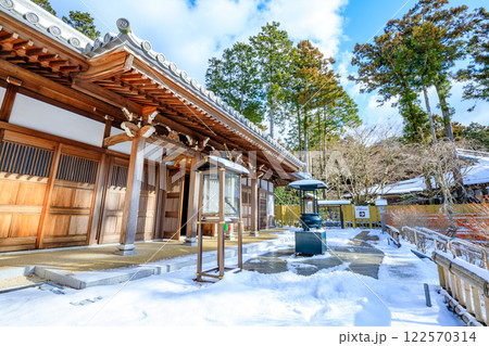 冬の呑山観音寺　福岡県篠栗町 122570314