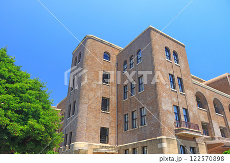 愛知県名古屋市、鶴舞公園内にある名古屋市公会堂の風景 122570898