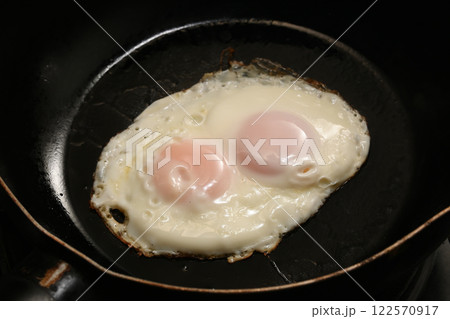 目玉焼き 目玉焼き 122570917