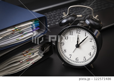深夜労働のイメージ 深夜労働のイメージ 122571486