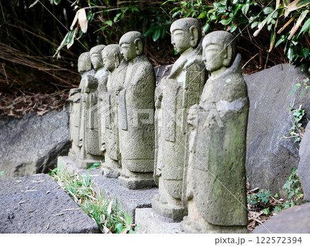 お地蔵さんのいる風景 122572394