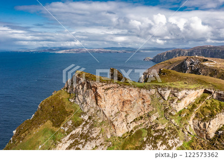 Aerial view of the cliffs of Horn Head at the wild atlantic way in Donegal - Ireland. 122573362