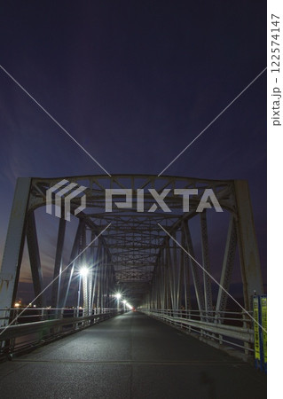 霞橋と高梁川の風景　夕景夜景　星空 122574147