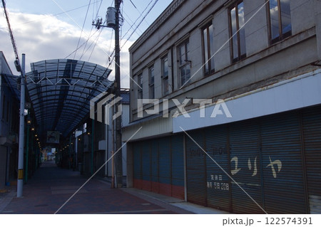 玉島の町並み　通町商店街　岡山県倉敷市 122574391