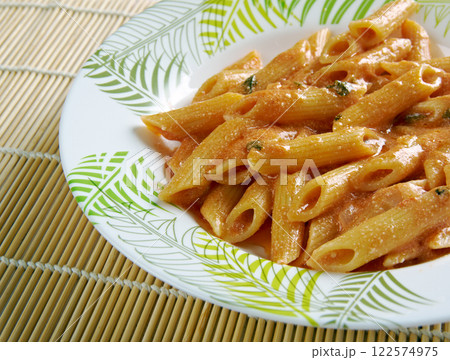 Penne ai peperoni Penne ai peperoni 122574975