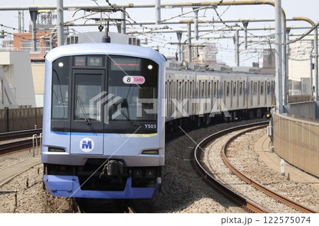 西武池袋線を行く横浜高速鉄道Y500系 122575074