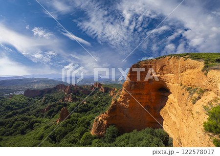 Las Medulas (Monumento Natural de Las Medulas), Roman gold-mining site near Ponferrada, UNESCO world heritage site, Castile and Leon, Spain 122578017