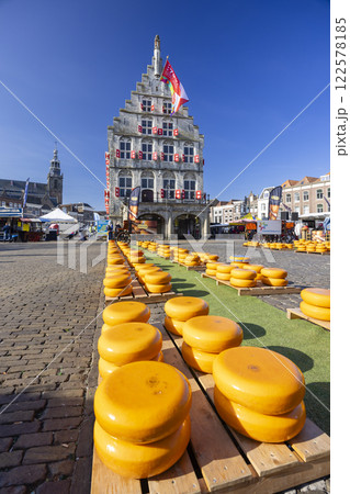 the town hall in the Netherlands and cheeses standing in front of it 122578185