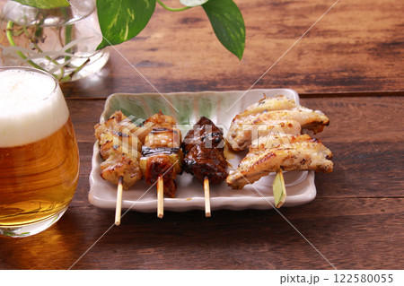 焼き鳥とビール 焼き鳥とビール 122580055