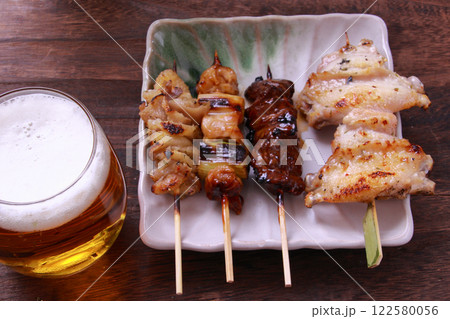 焼き鳥とビール 焼き鳥とビール 122580056