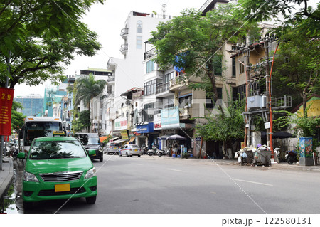 ベトナム・ハノイ バディン区内の市街地 122580131