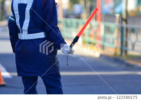交通誘導員　イメージ 122580275