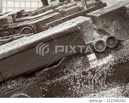 Industrial iron machine for cutting metal pipes Industrial iron machine for cutting metal pipes 122580282