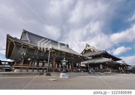 阿弥陀堂と御影堂：東本願寺（京都市） 122580699