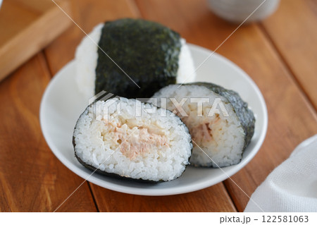 おにぎり 122581063