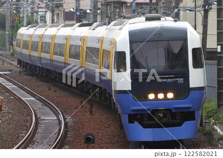 大宮総合車両センターに回送される255系電車（埼玉県南部） 122582021