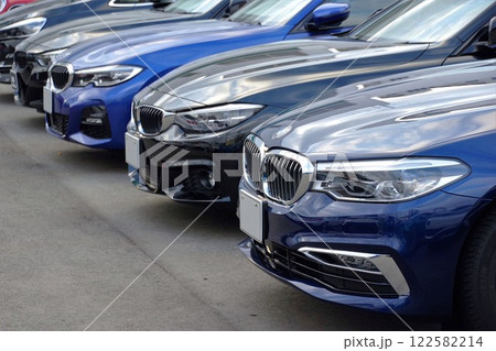 輸入車イメージ 販売店に並ぶ輸入車 BMW 輸入車イメージ 販売店に並ぶ輸入車 BMW 122582214