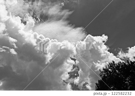 サンパウロの夏の入道雲と空　ブラジル 122582232