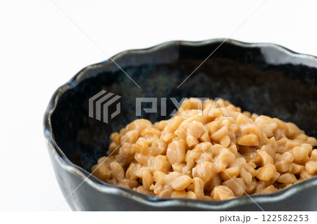 ひきわり納豆のクローズアップ 122582253
