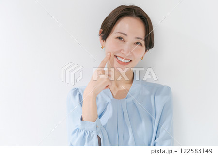 40代女性のビューティー 40代女性のビューティー 122583149