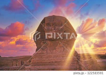世界遺産・ギザのスフィンクスの美しい夕景 122583591