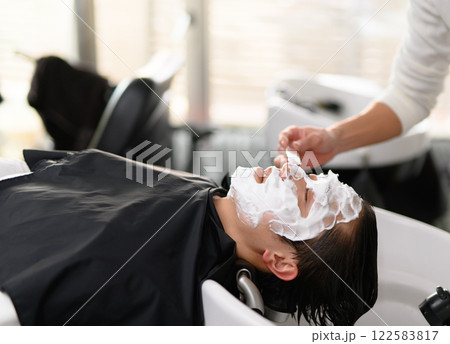 ヘアサロン　炭酸パック 122583817