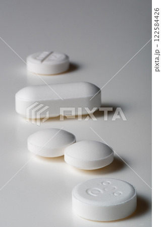 Medical pills　錠剤 122584426