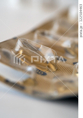 Medical pills　錠剤 122584463