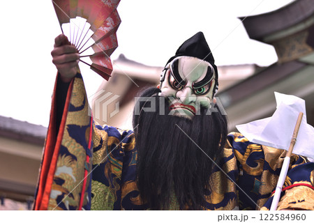 石見神楽　スサノオノミコト　神社で奉納 122584960